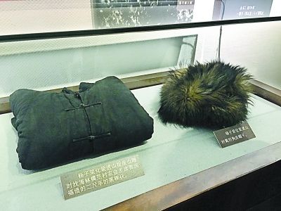 杨子荣乔装成土匪进山捉“座山雕”时穿戴的棉袄和帽子.jpg